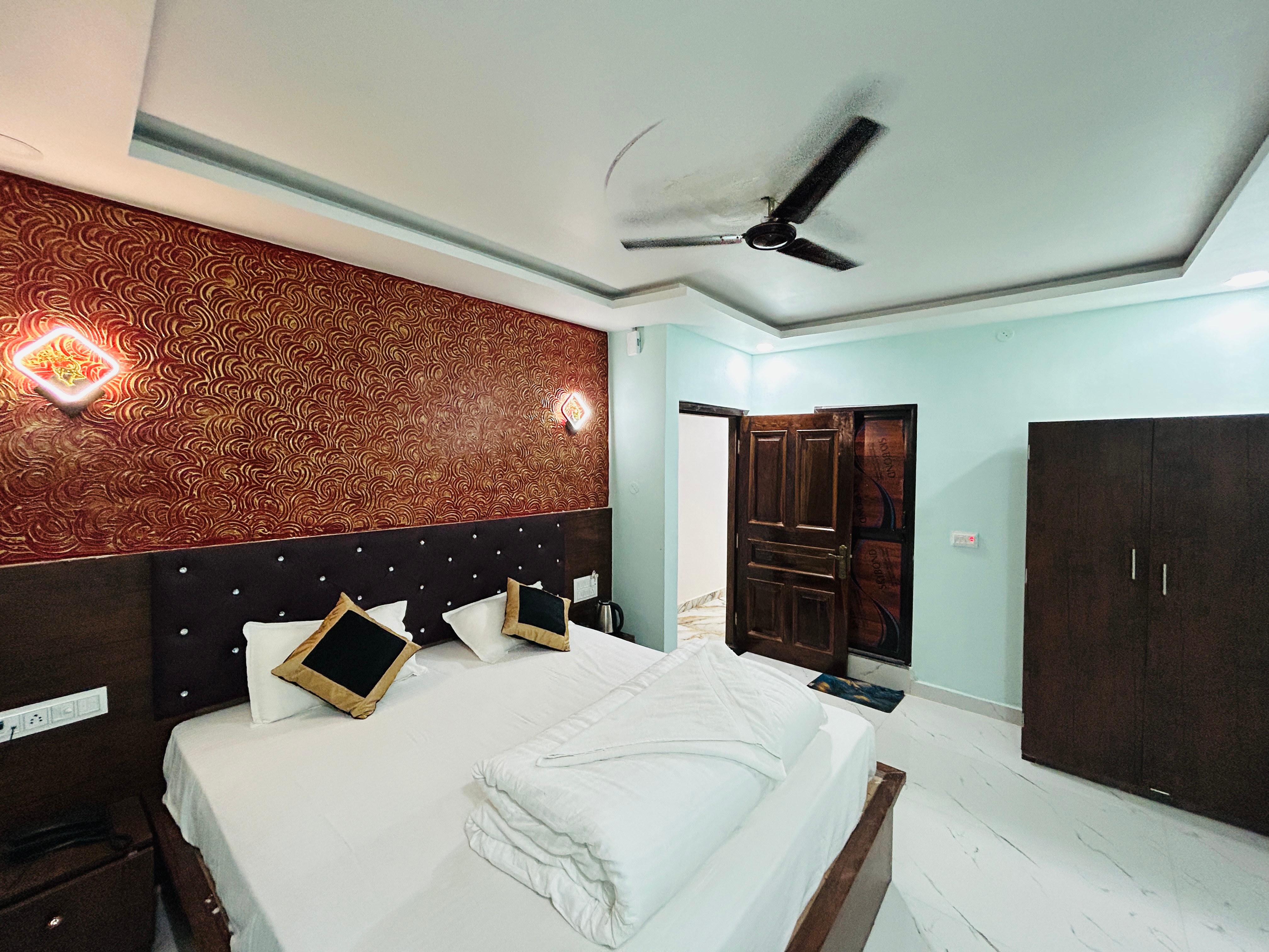 HOTEL SUSHMA INN - Tap to explore photos