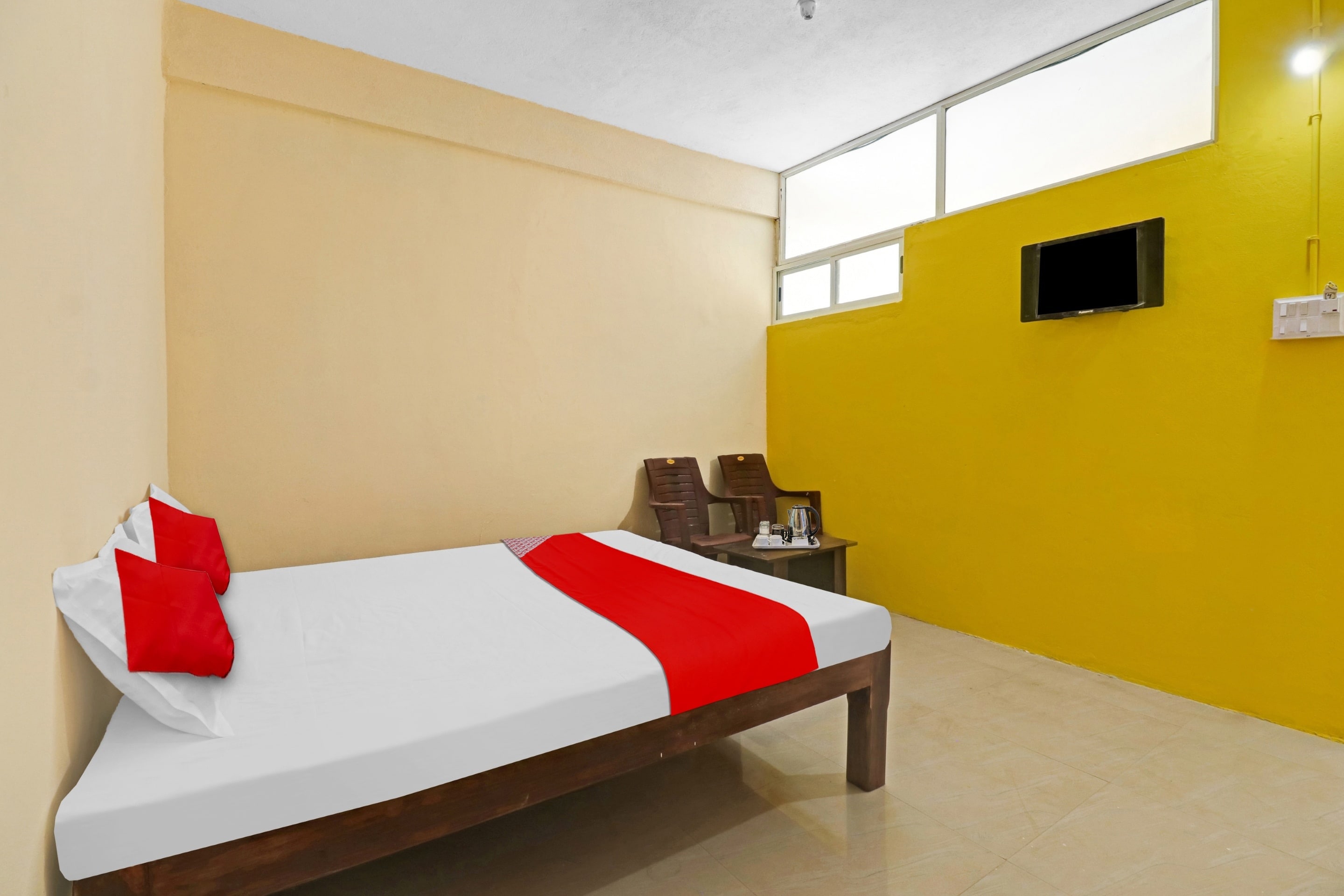 OYO 805859 Sri Sai Boarding And Lodging - Tap to explore photos