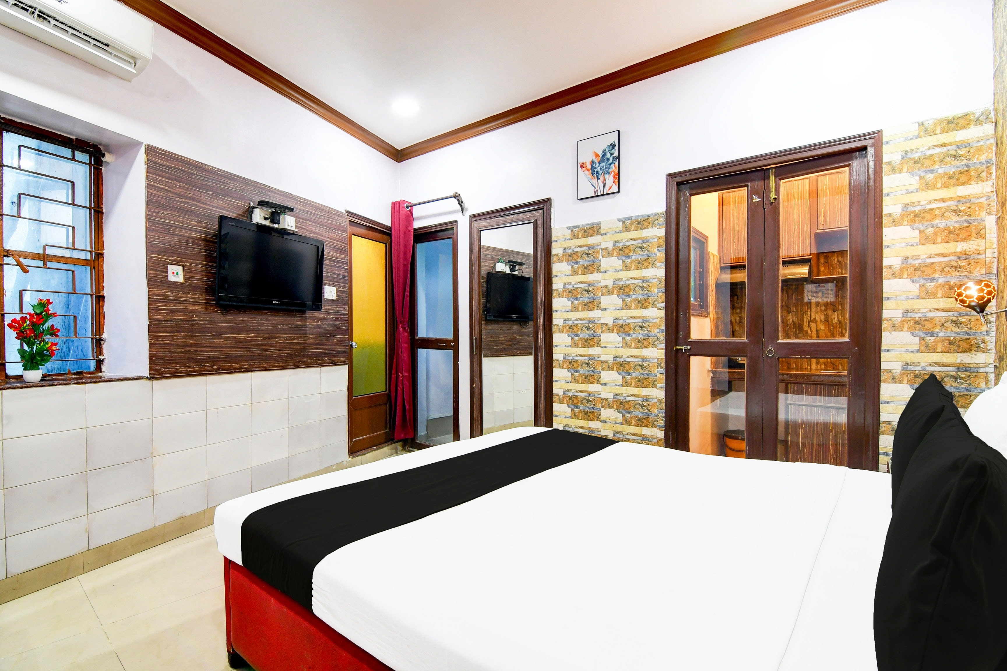Collection O Karaya Road Formerly Hotel New Diamond - Tap to explore photos