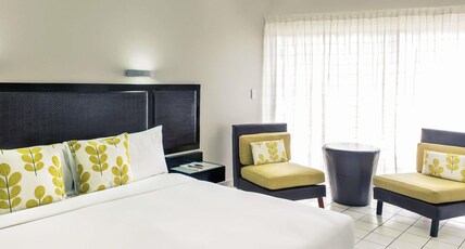 Mercure Nadi Room Type - Deluxe Room 1 king bed