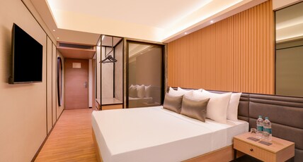 Lemon Tree Premier Malad Mumbai Room Type - Deluxe Queen Room