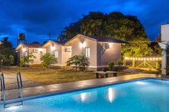 Lakeside Paradise 3 Cottages With Pool