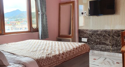 Hotel puspanjali Room Type - Semi Deluxe Room