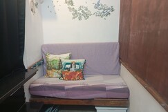 Camper Van Style private studio with AC & Kitchen