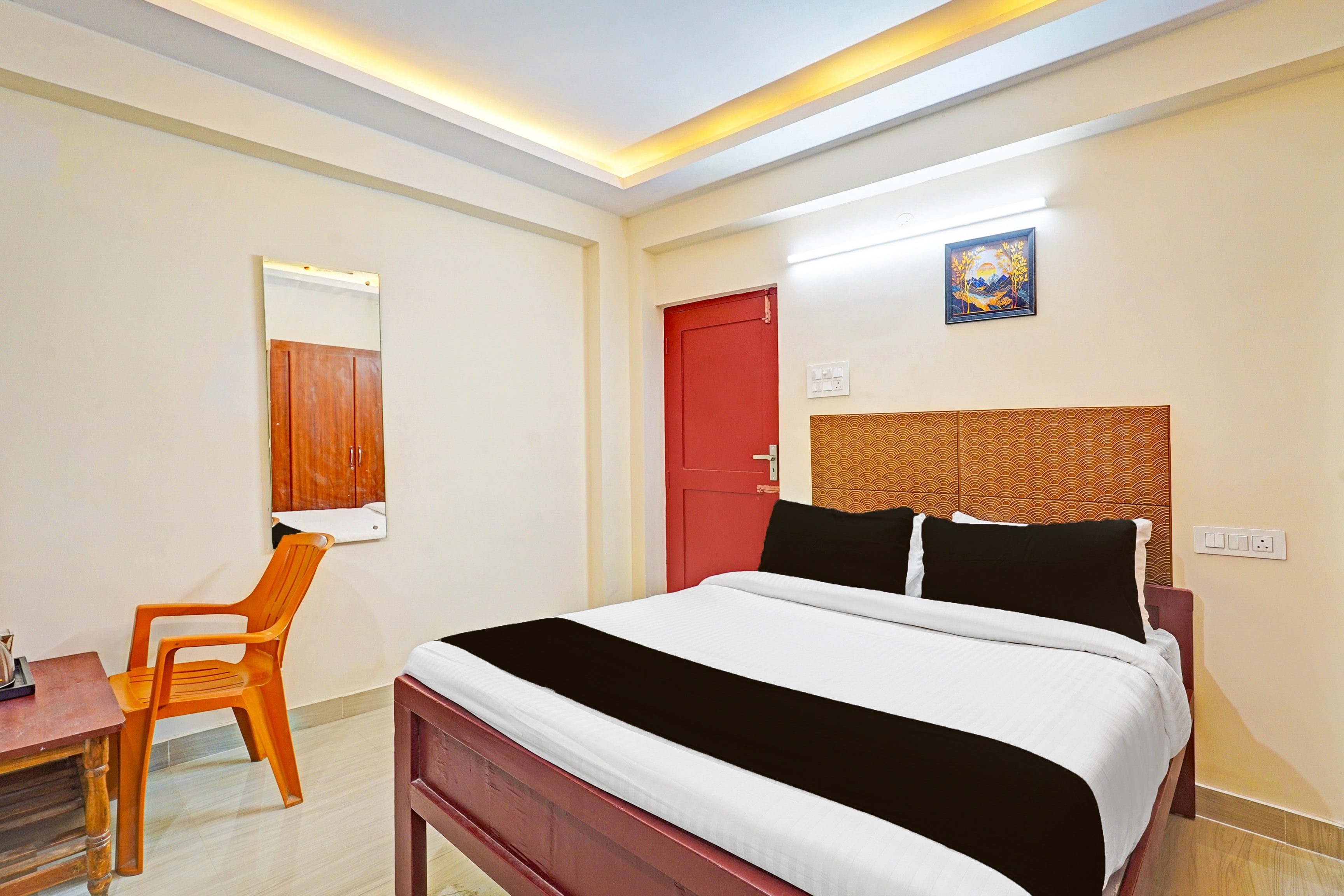 Super Hotel O Purasaiwalkam - Tap to explore photos