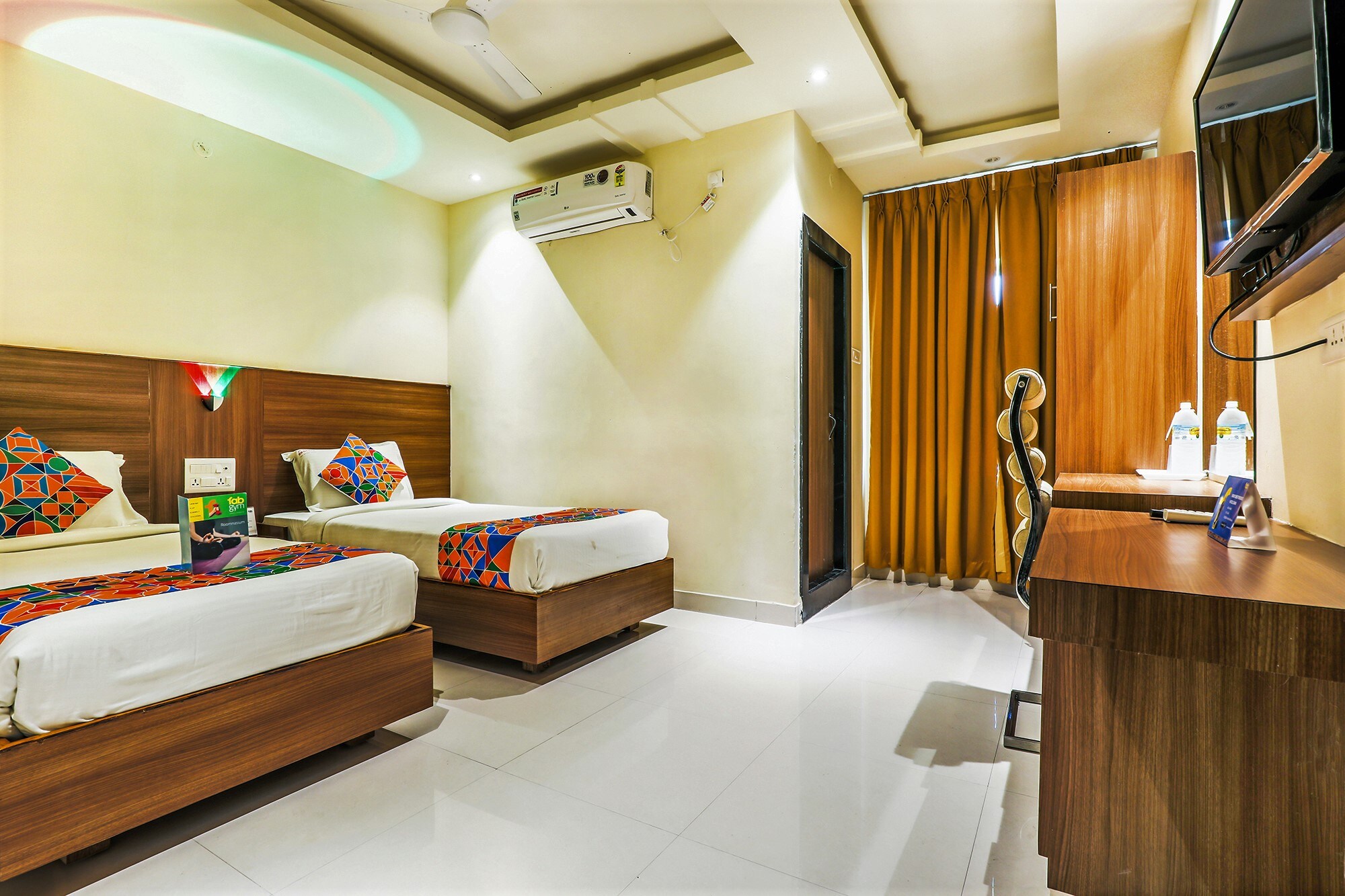 FabHotel Rr Grand - Next To Trendset Mall - Tap to explore photos