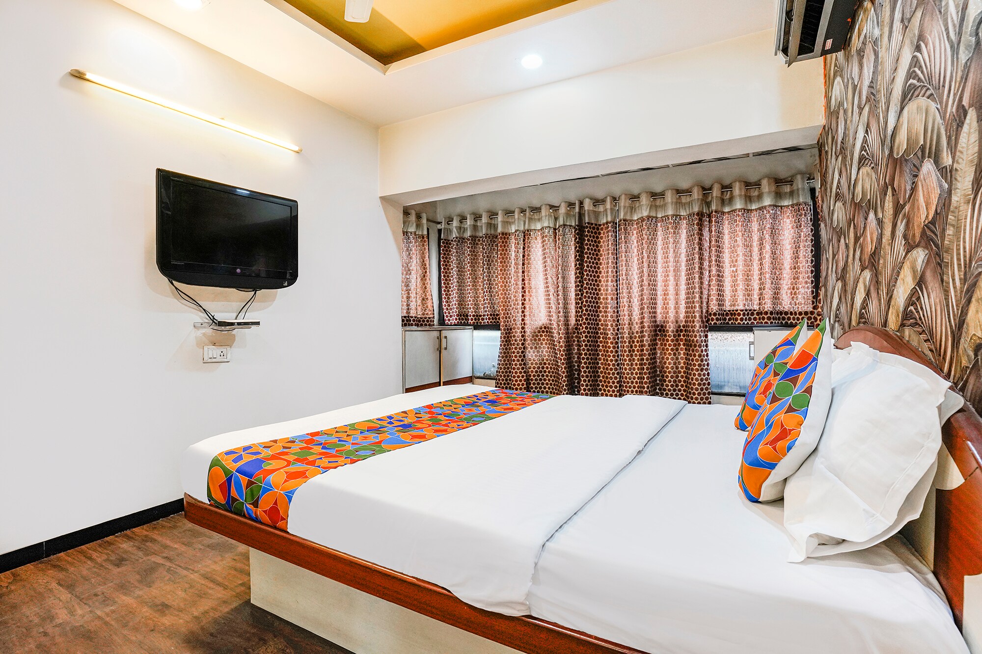 FabHotel Saroj Inn - Mumbai Naka - Tap to explore photos