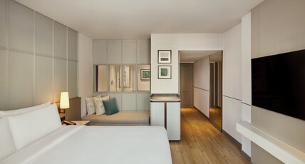 Courtyard by Marriott Bangkok Sukhumvit 20 Room Type - Deluxe Guest room, 1 King