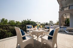LohonoStays Villa Sacri Borod Hill 6 -4 Bedroom