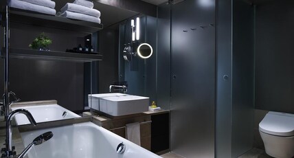 Sofitel Munich Bayerpost Room Type - PRESTIGE SUITE - king-size bed - young loft style with city chic Sofitel Munich Bayerpost Room Type - PRESTIGE SUITE - king-size bed - young loft style with city chic