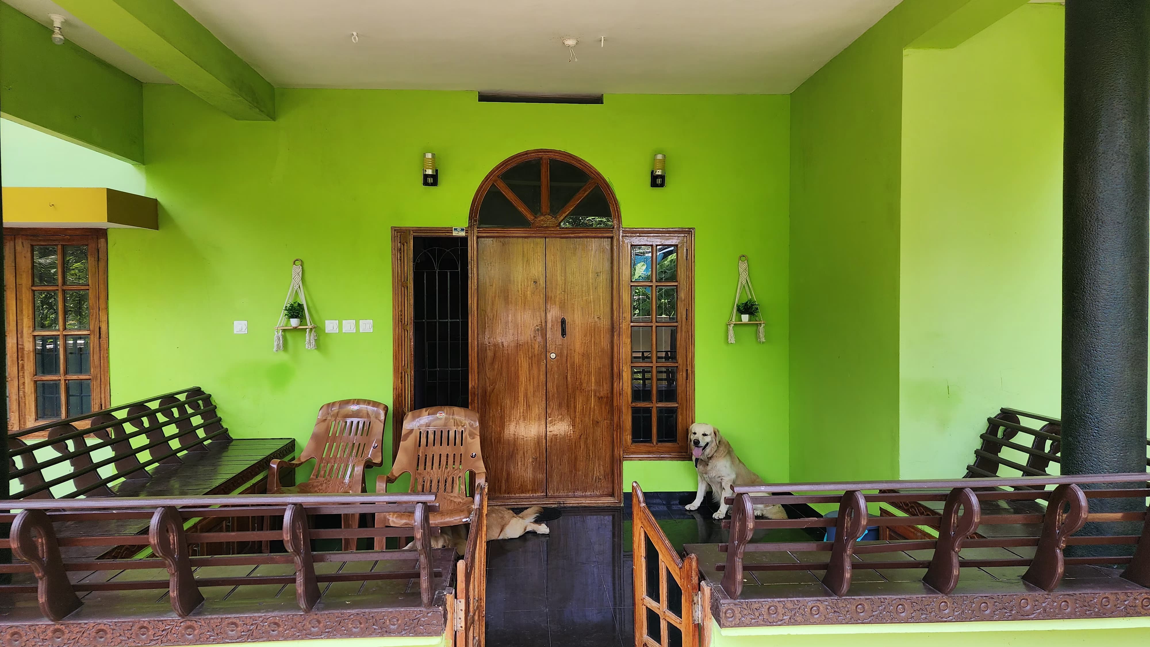 Mira's Surf Homestay - Tap to explore photos