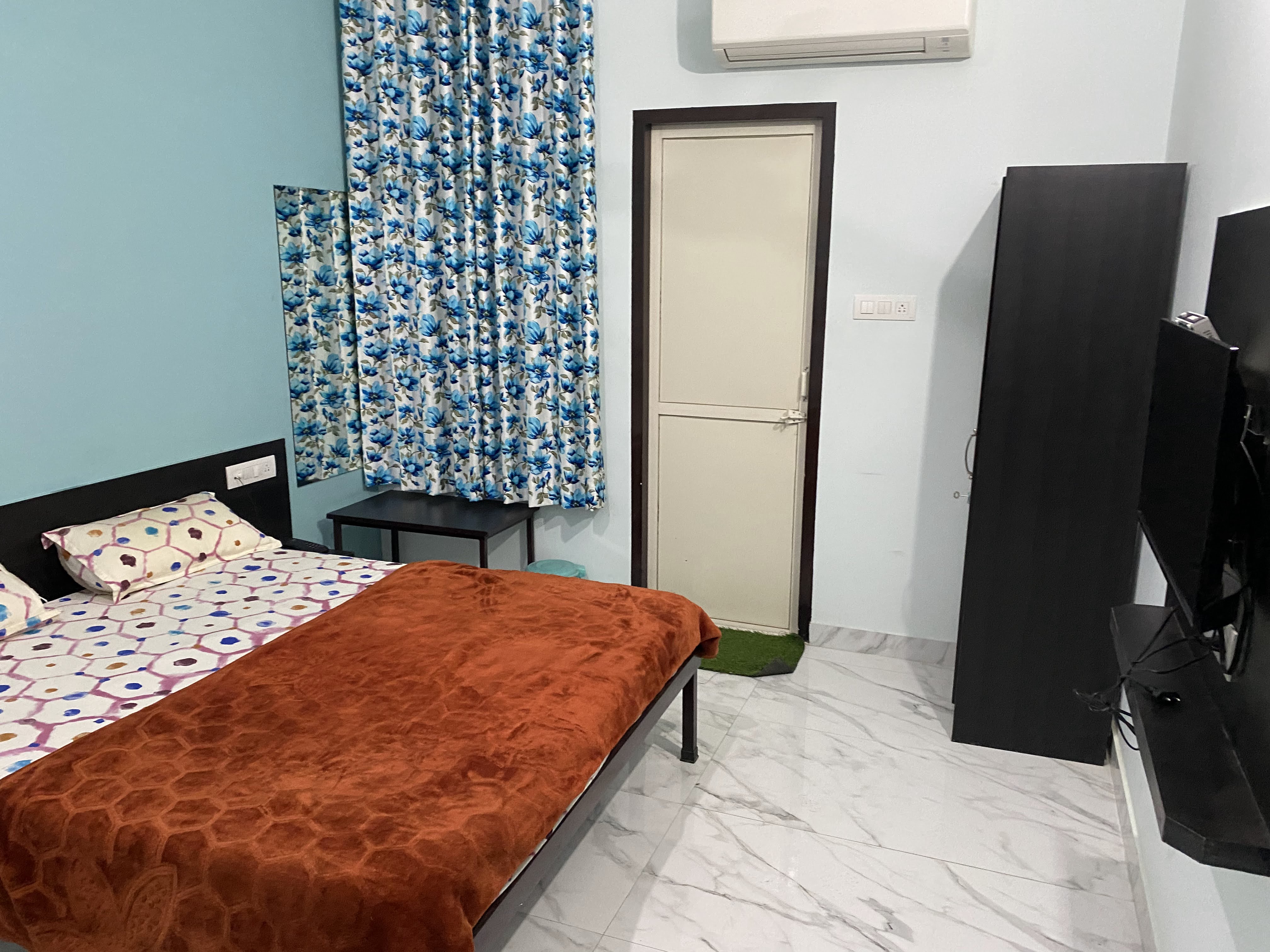 HOTEL M.B AND GANGAUR GUEST HOUSE - Tap to explore photos