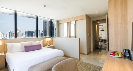 SKYVIEW Hotel Bangkok - Em District Sukhumvit 24 Room Type - Sky Executive Suite with Bathtub