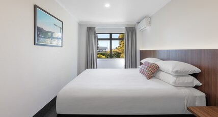 JetPark Hotel Hamilton Airport Room Type - Executive Suite
