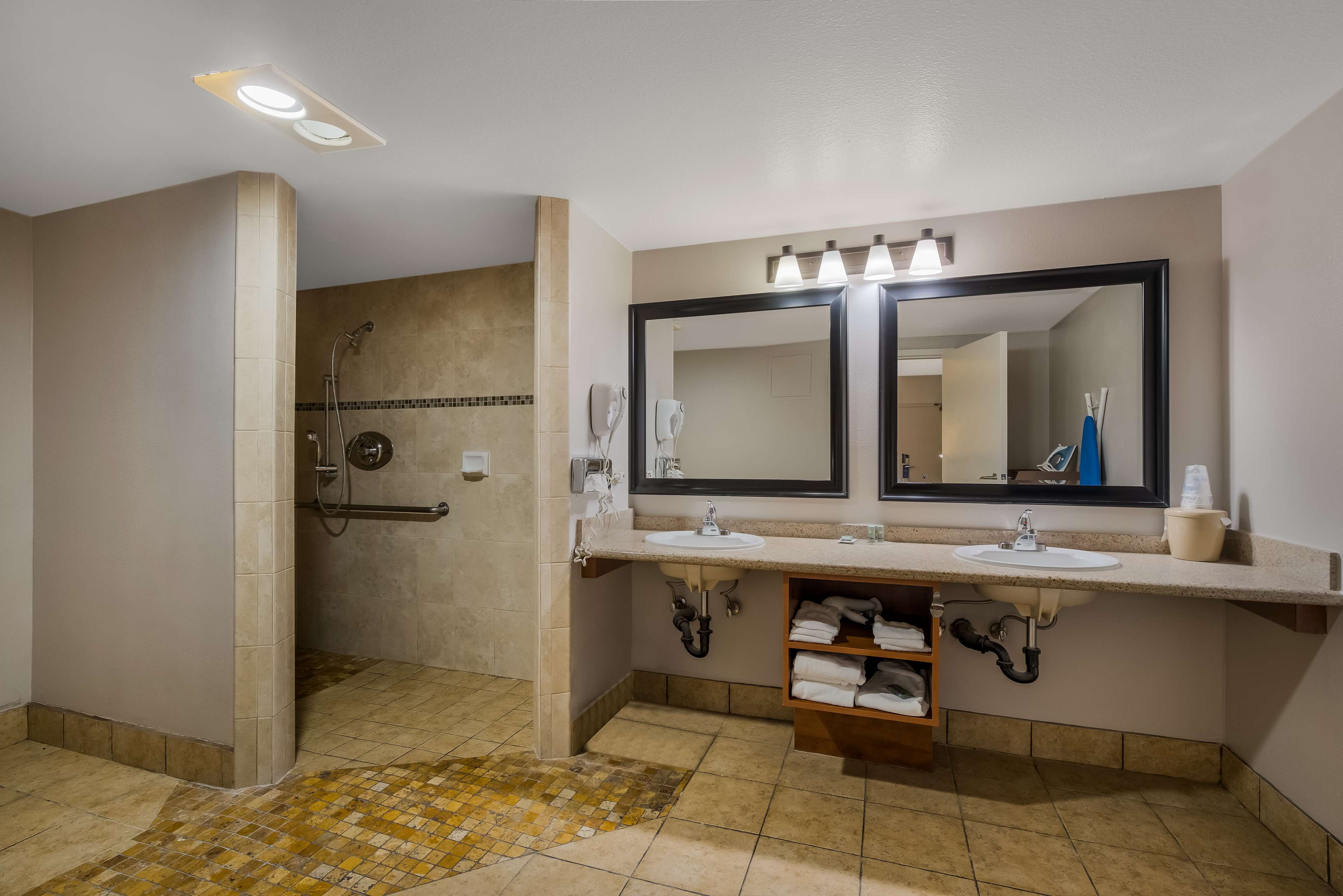Best Western Diamond Bar Hotel & Suites - Tap to explore photos