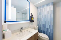 Tru by Hilton Cali Sur