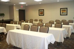 Holiday Inn Express & Suites Omaha I-80