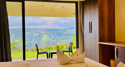 The Breeze Valley Hotel Room Type - Mountain View Room with Bathtub and Balcony
