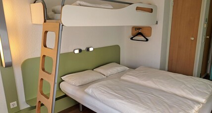 ibis budget Berlin Ost Room Type - Standard room with 1 double size bed and 1 single size bed ibis budget Berlin Ost Room Type - Standard room with 1 double size bed and 1 single size bed