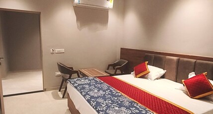 RADHEY KRISHNA HOTEL AND RESORT Room Type - Super Deluxe Room
