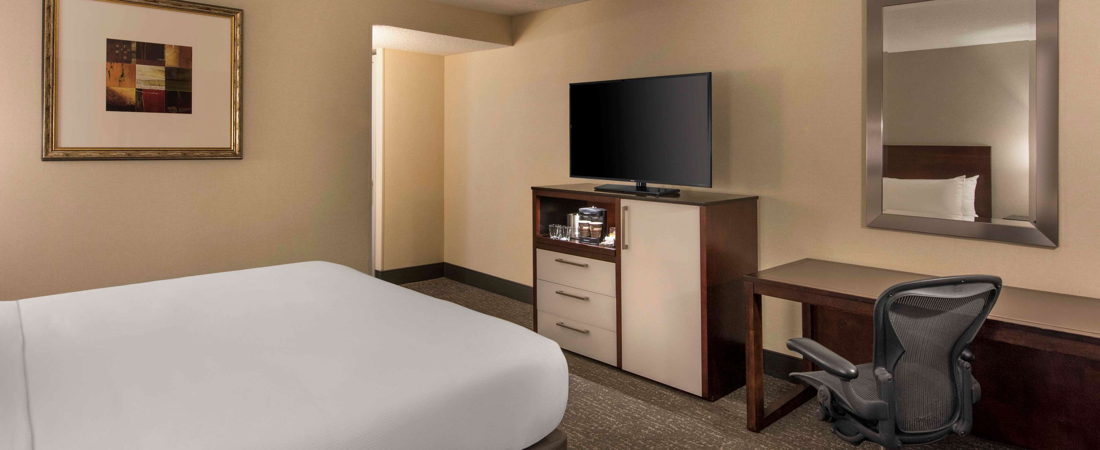 DoubleTree by Hilton Chicago - Schaumburg - Tap to explore photos