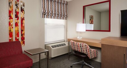 HAMPTON INN GLENDALE PEORIA Room Type - 1 KING DELUX NONSMOKING