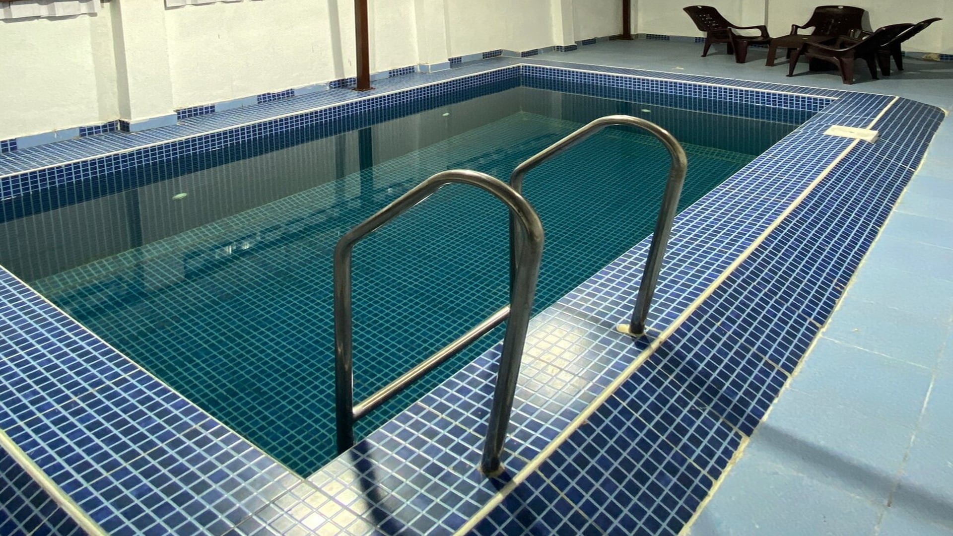 RED0 Relaxing Modern 3BHK Villa With Swimming Pool - Tap to explore photos