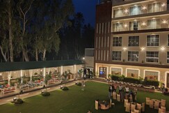 Alwar Vanyaevilas ( A Luxury Boutique Resort )