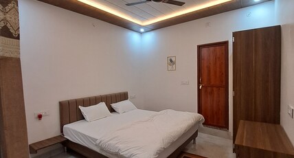 MG HOME STAY Room Type - Deluxe room
