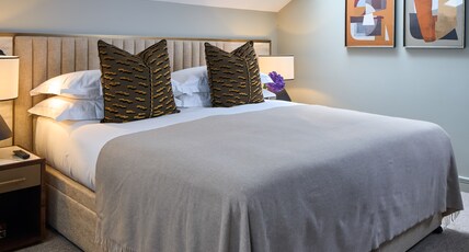 Cheval Phoenix house  Room Type - Luxury Loft Open Plan One Bedroom Apartment