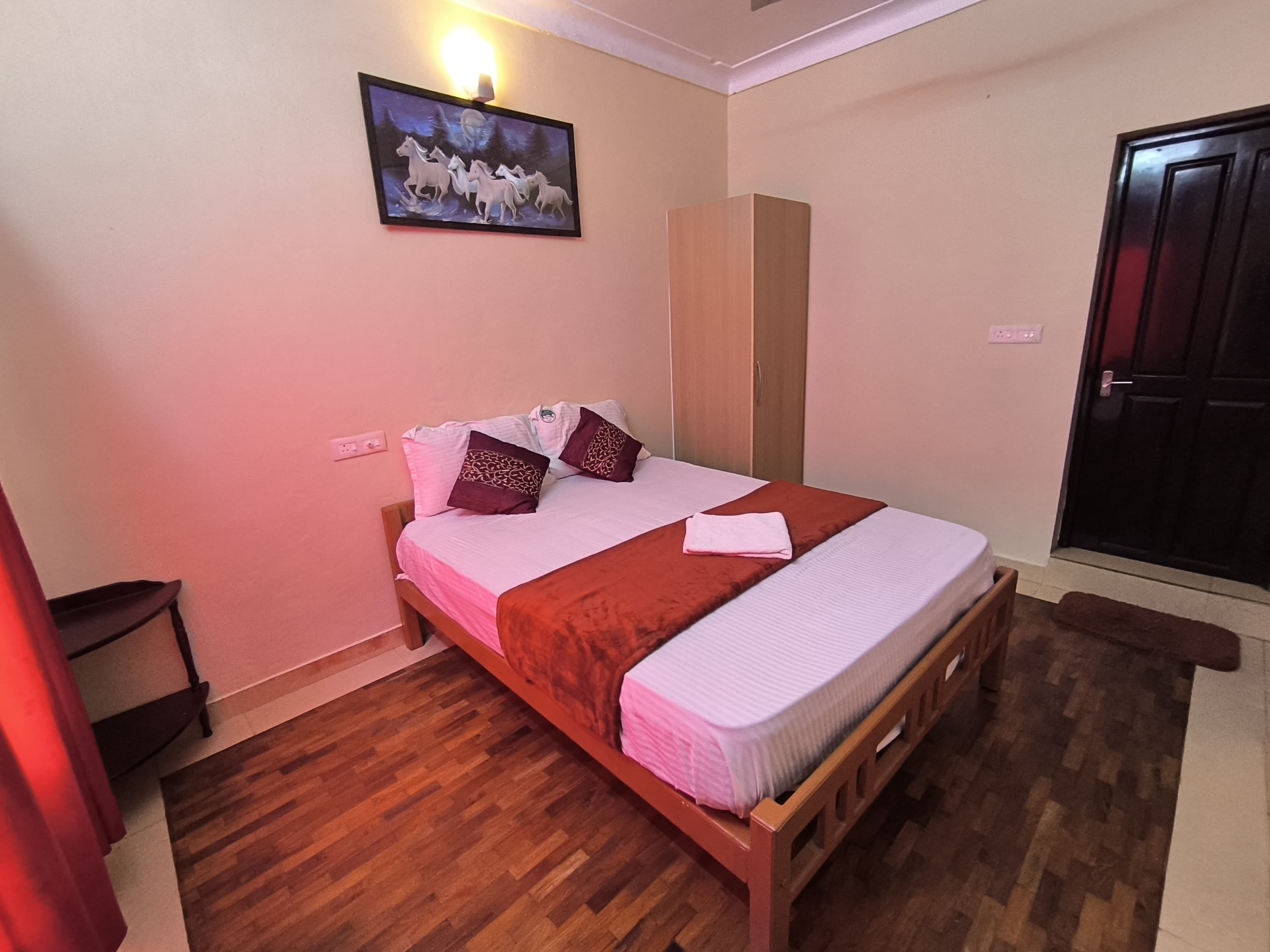 Mountain Hut Resorts Munnar - Tap to explore photos