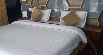 Varindavan Hotel & Restaurant Room Type - Deluxe
