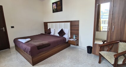 Hotel Jai Raghu Shiv Room Type - DELUXE ROOM