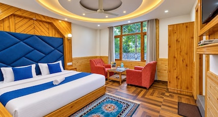 Hotel Sun Light - Near Mall Road Room Type - Deluxe Room with Common Balcony Hotel Sun Light - Near Mall Road Room Type - Deluxe Room with Common Balcony