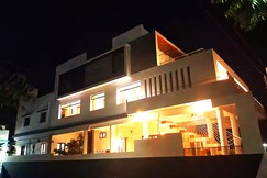 SE Grand 7BHK AC flat with 4 Kitchen & 4 Living rooms