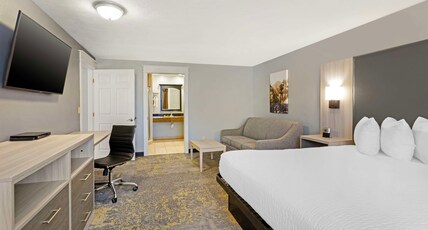 Best Western Plus Weston Inn Room Type - 1 King Bed, Non-Smoking, Junior Suite, Sofabed, One Person Whirlpool, Microwave And Refrigerator, Wi Best Western Plus Weston Inn Room Type - 1 King Bed, Non-Smoking, Junior Suite, Sofabed, One Person Whirlpool, Microwave And Refrigerator, Wi