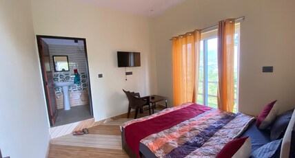 The Mount Breeze -Near By Bhimtal Lake & 19 kms from Kainchi Dham Room Type - Valley View Suite deluxe 103