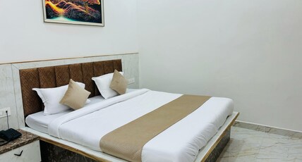 Hotel Shri Tulsi Residency Room Type - Deluxe Room