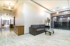 hotel  holiday  palace