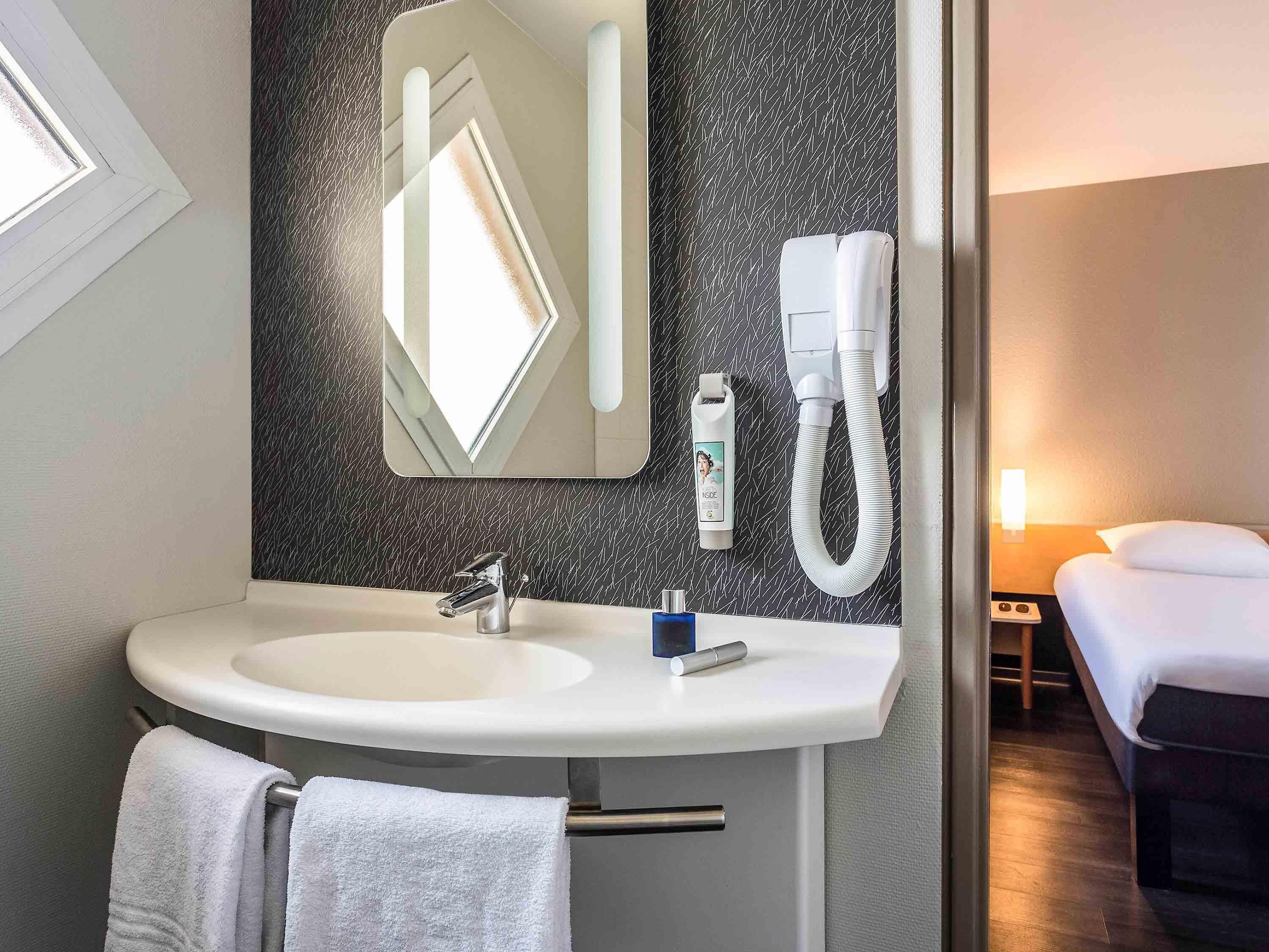 ibis Thonon Centre Hotel - Tap to explore photos