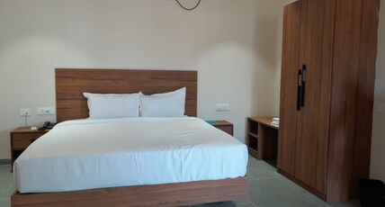 Golden Swan Beach Resorts Room Type - Executive Room with Balcony