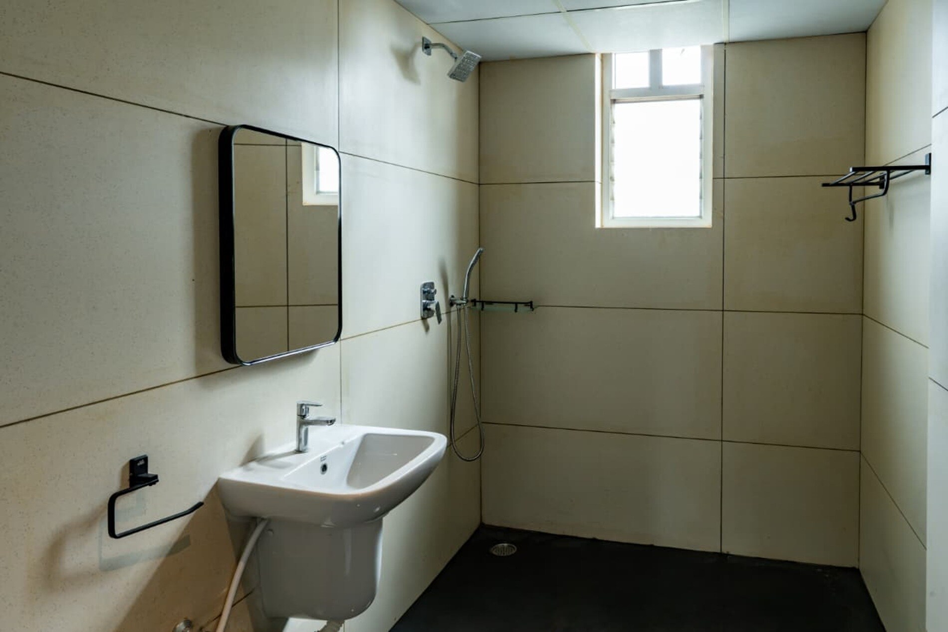 AVM Elite Suites - Tap to explore photos