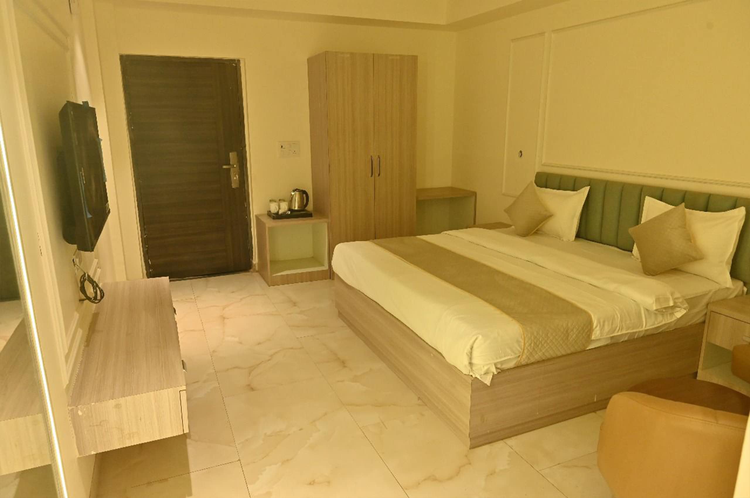 Hotel Saket Gange - Tap to explore photos