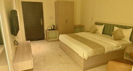 Hotel Saket Gange Room Type - Deluxe Room