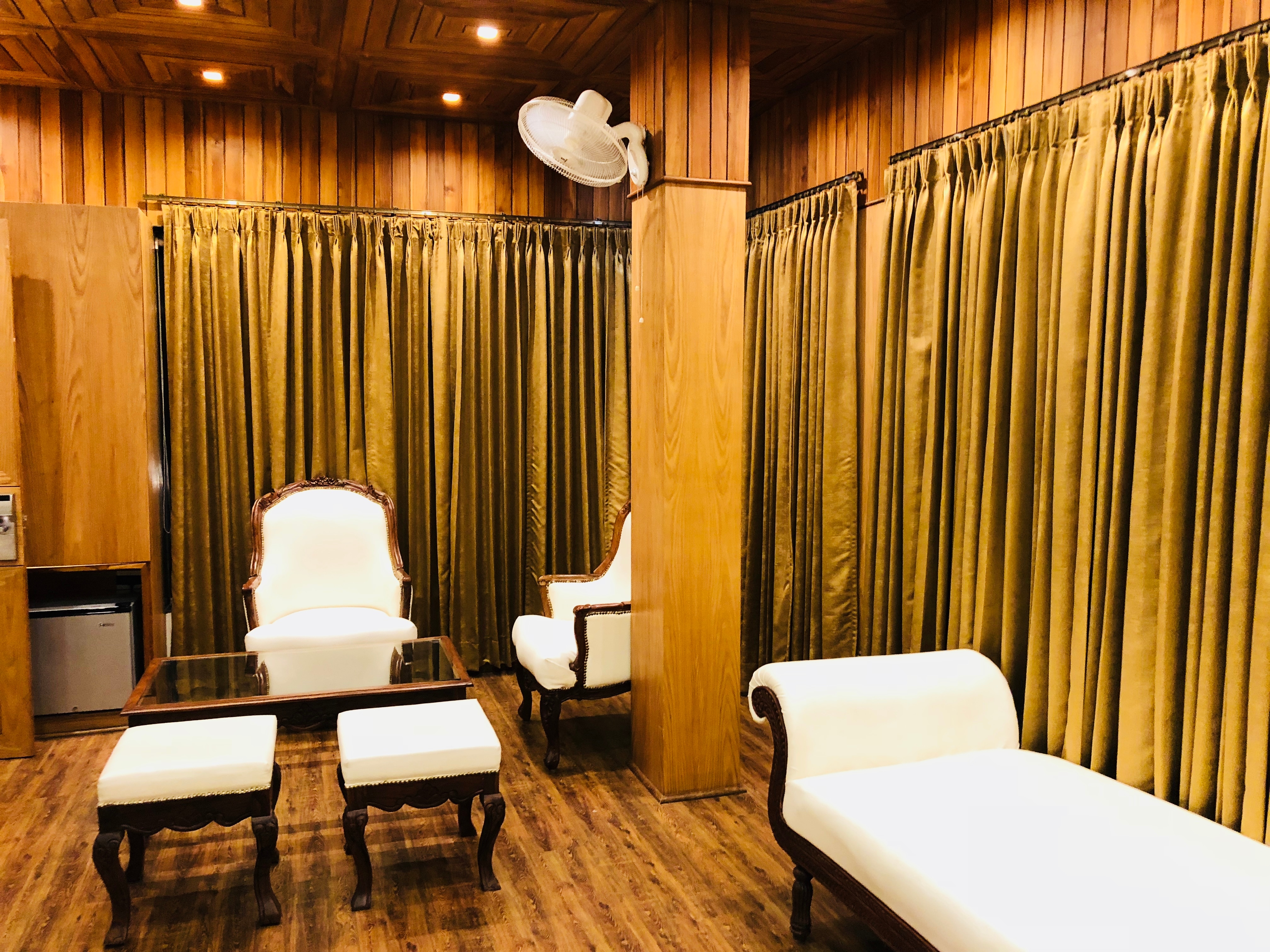 Hunky Dory Resort - Tap to explore photos