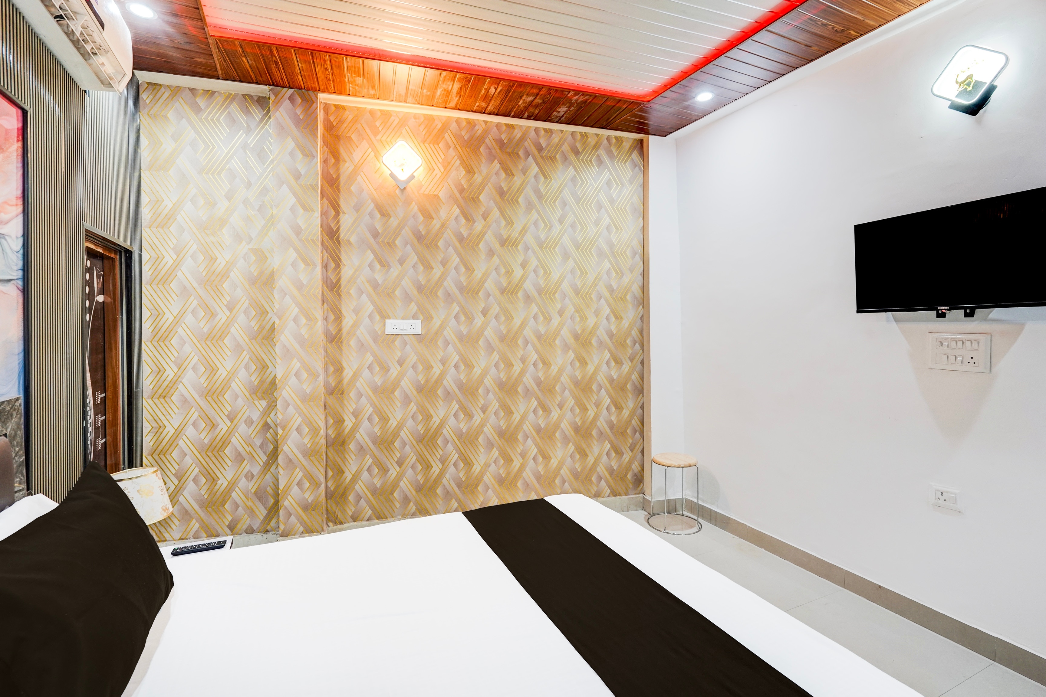 Hotel O Arise In - Tap to explore photos