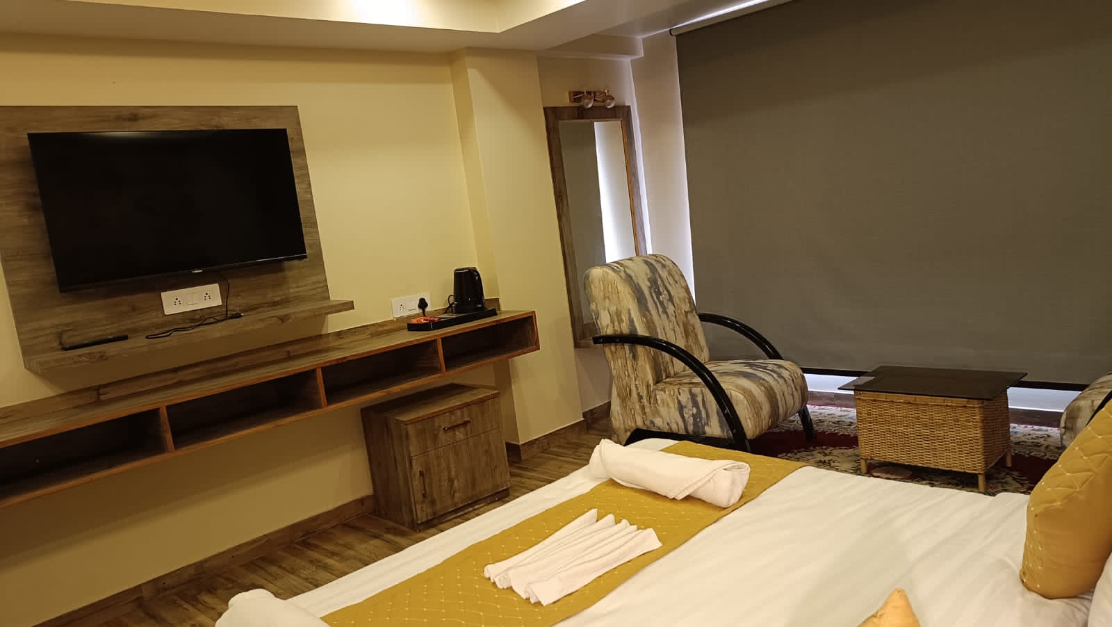 Hotel Melody - Tap to explore photos