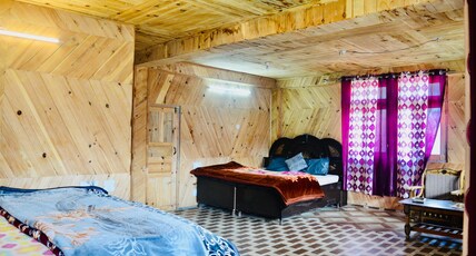 Pahadi Bliss Hostel - Tosh Room Type - Family room with mountain view and balcony