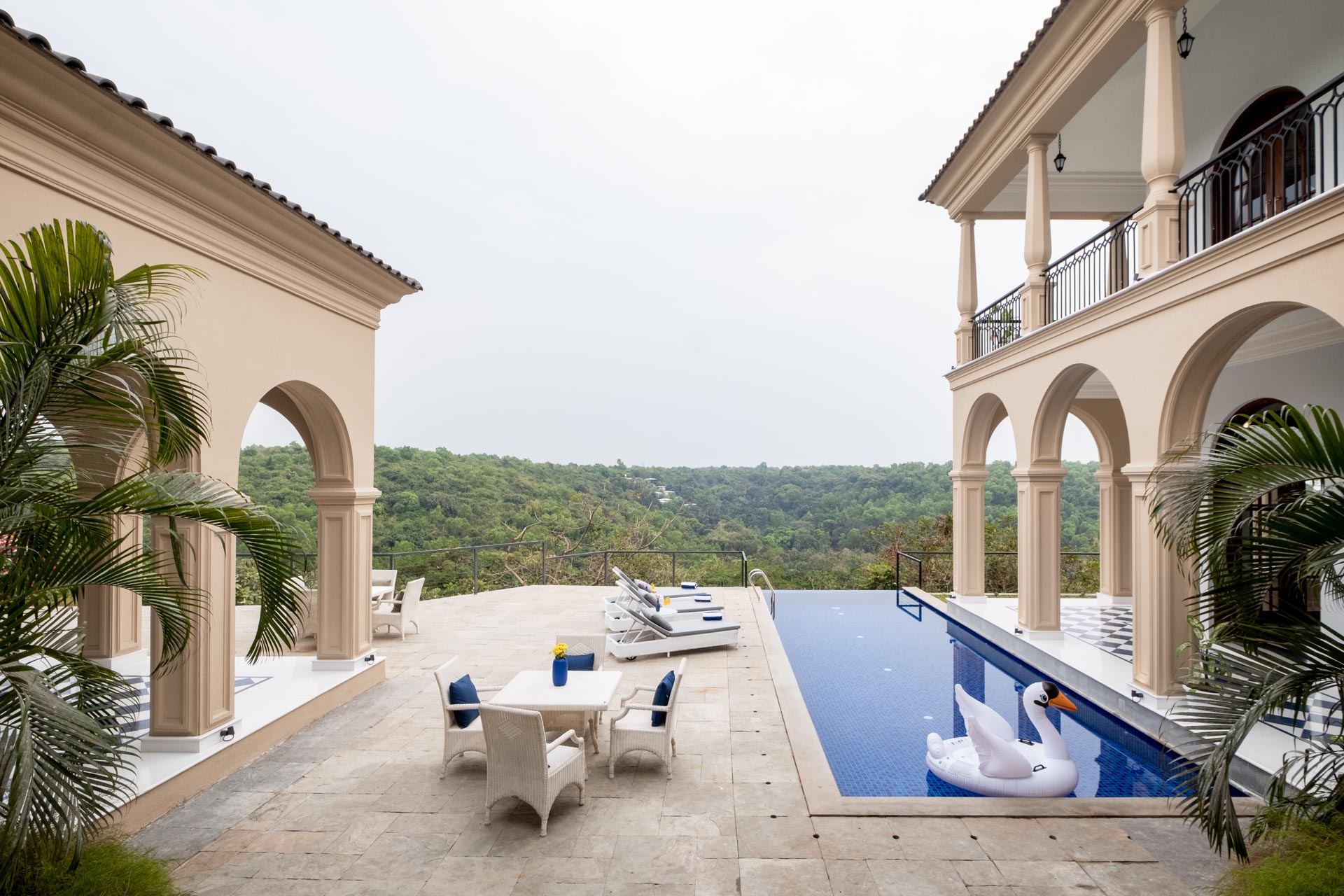 LohonoStays Villa Sacri Borod Hill 5 - 4 bedroom - Tap to explore photos