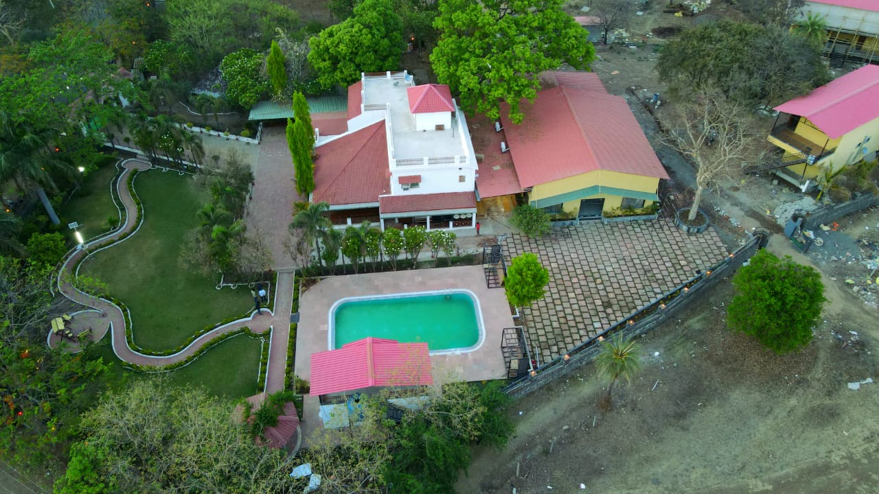 TGI INSIGNIA RESORT AND VILLAS - Tap to explore photos